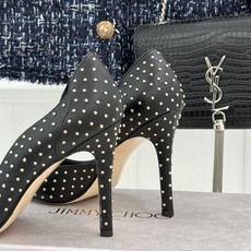 Jimmy Choo/吉米周26WF新品 铆钉尖头侧空细跟高跟鞋婚鞋 尖头利落拉长腿部线条 金属铆钉缀出酷飒感 侧空衬得 Jimmy Choo/吉米周26WF新品 铆钉尖头侧空细跟高跟鞋婚鞋 尖头利落拉长腿部线条 金属铆钉缀出酷飒感 侧空衬得
