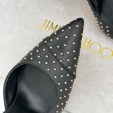 Jimmy Choo/吉米周26WF新品 铆钉尖头侧空细跟高跟鞋婚鞋 尖头利落拉长腿部线条 金属铆钉缀出酷飒感 侧空衬得 Jimmy Choo/吉米周26WF新品 铆钉尖头侧空细跟高跟鞋婚鞋 尖头利落拉长腿部线条 金属铆钉缀出酷飒感 侧空衬得