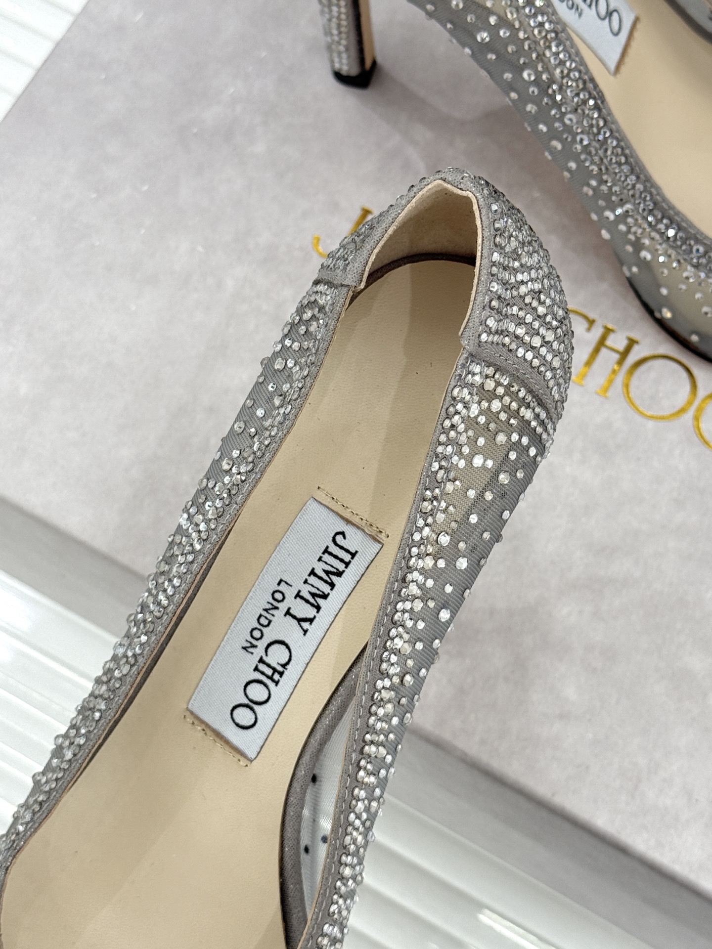 Jimmy Choo/吉米周26WF新品 网纱水钻侧空细跟高跟鞋婚鞋 网纱晕开朦胧柔光 水钻渐变随步摇曳 侧空衬得脚踝纤 Jimmy Choo/吉米周26WF新品 网纱水钻侧空细跟高跟鞋婚鞋 网纱晕开朦胧柔光 水钻渐变随步摇曳 侧空衬得脚踝纤
