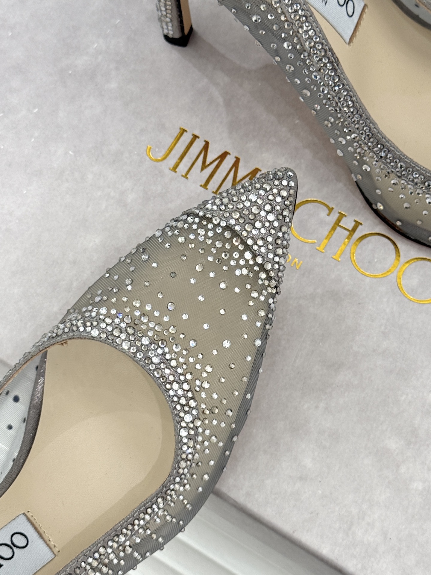 Jimmy Choo/吉米周26WF新品 网纱水钻侧空细跟高跟鞋婚鞋 网纱晕开朦胧柔光 水钻渐变随步摇曳 侧空衬得脚踝纤 Jimmy Choo/吉米周26WF新品 网纱水钻侧空细跟高跟鞋婚鞋 网纱晕开朦胧柔光 水钻渐变随步摇曳 侧空衬得脚踝纤