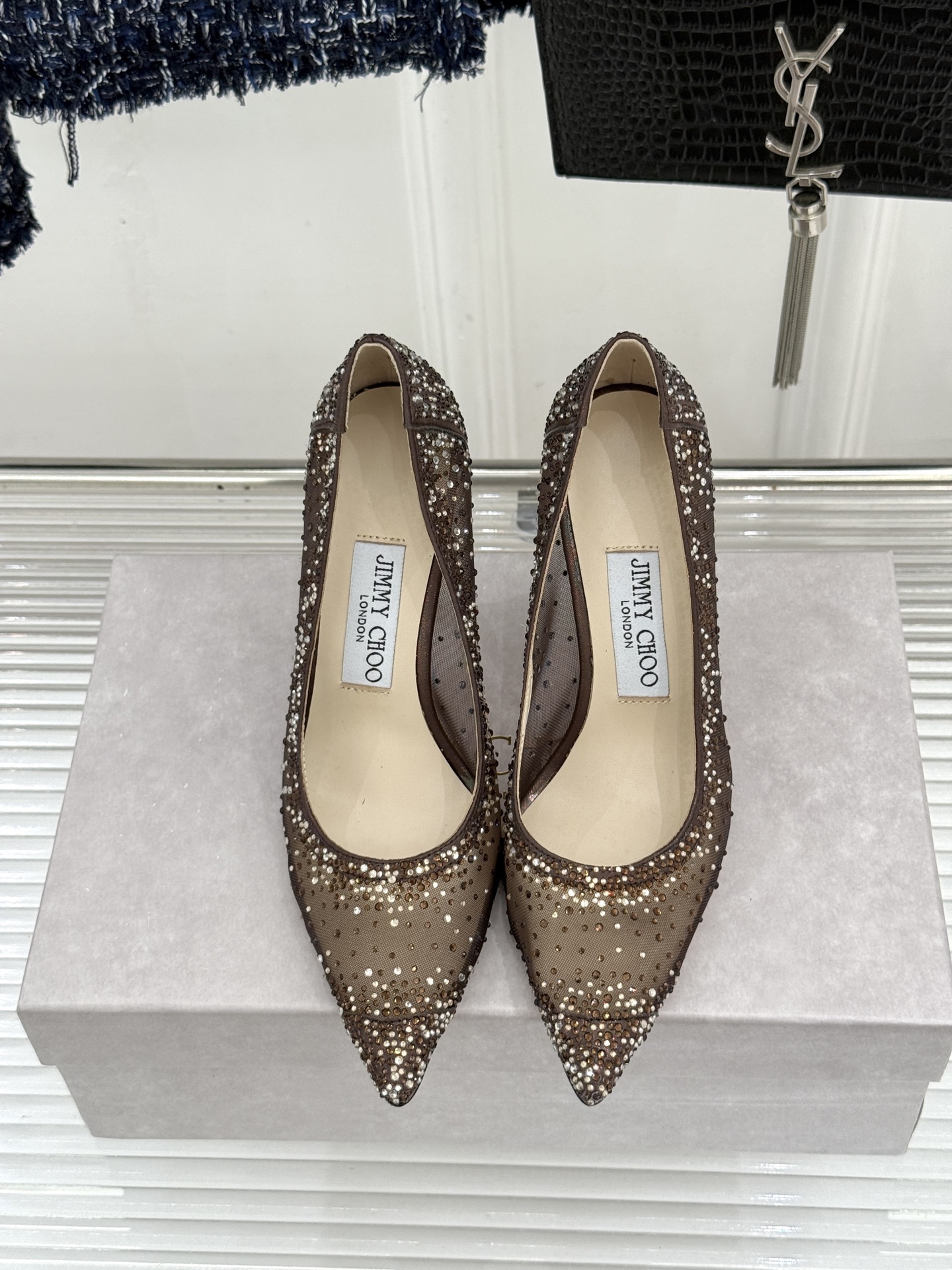 Jimmy Choo/吉米周26WF新品 网纱水钻侧空细跟高跟鞋婚鞋 网纱晕开朦胧柔光 水钻渐变随步摇曳 侧空衬得脚踝纤 Jimmy Choo/吉米周26WF新品 网纱水钻侧空细跟高跟鞋婚鞋 网纱晕开朦胧柔光 水钻渐变随步摇曳 侧空衬得脚踝纤
