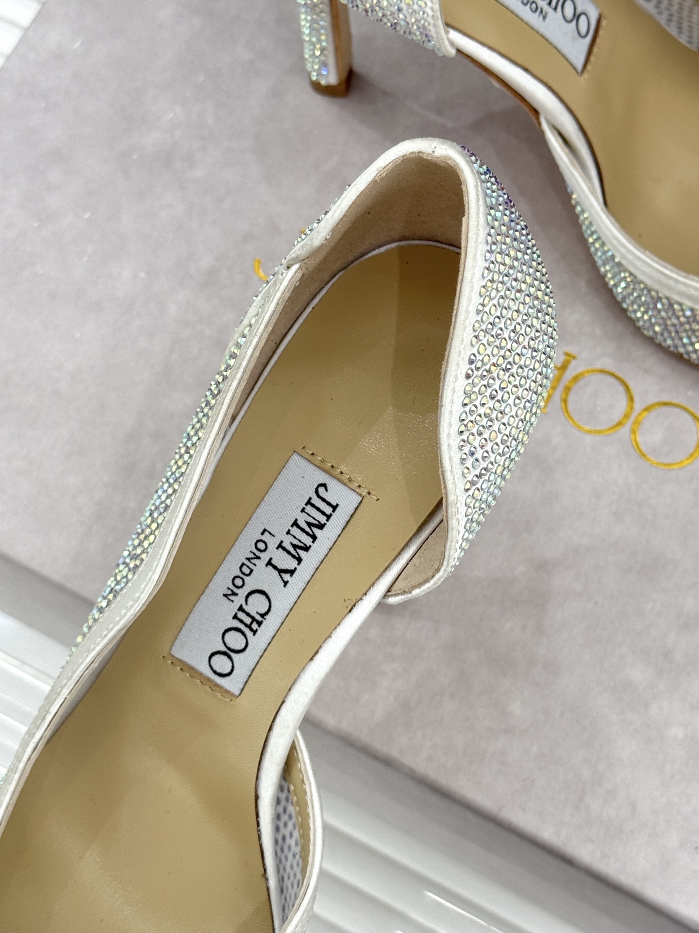 Jimmy Choo/吉米周26WF新品 水晶饰网眼布高跟鞋婚鞋 网眼布缀满细碎水晶 侧空衬得脚踝纤细 细跟托出优雅感 