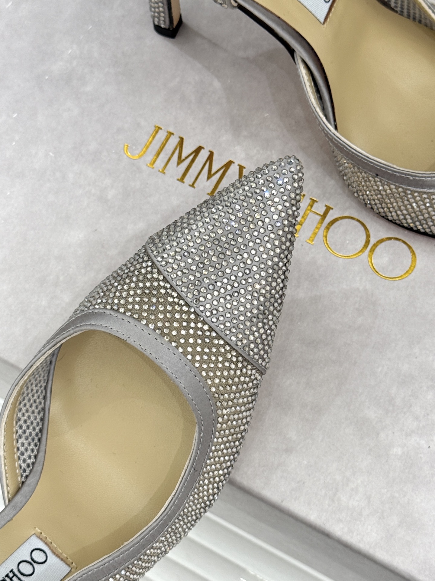 Jimmy Choo/吉米周26WF新品 水晶饰网眼布高跟鞋婚鞋 网眼布缀满细碎水晶 侧空衬得脚踝纤细 细跟托出优雅感 