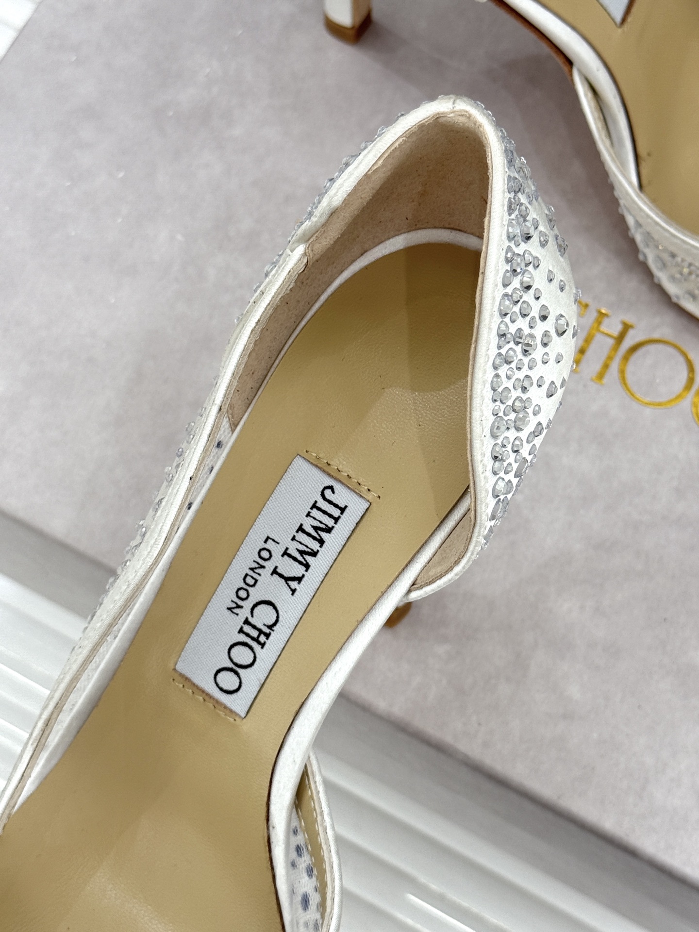 Jimmy Choo/吉米周26WF新品 网纱水钻侧空细跟高跟鞋婚鞋 网纱晕开柔雾感 水钻细碎闪着星光 侧空勾勒精致脚踝