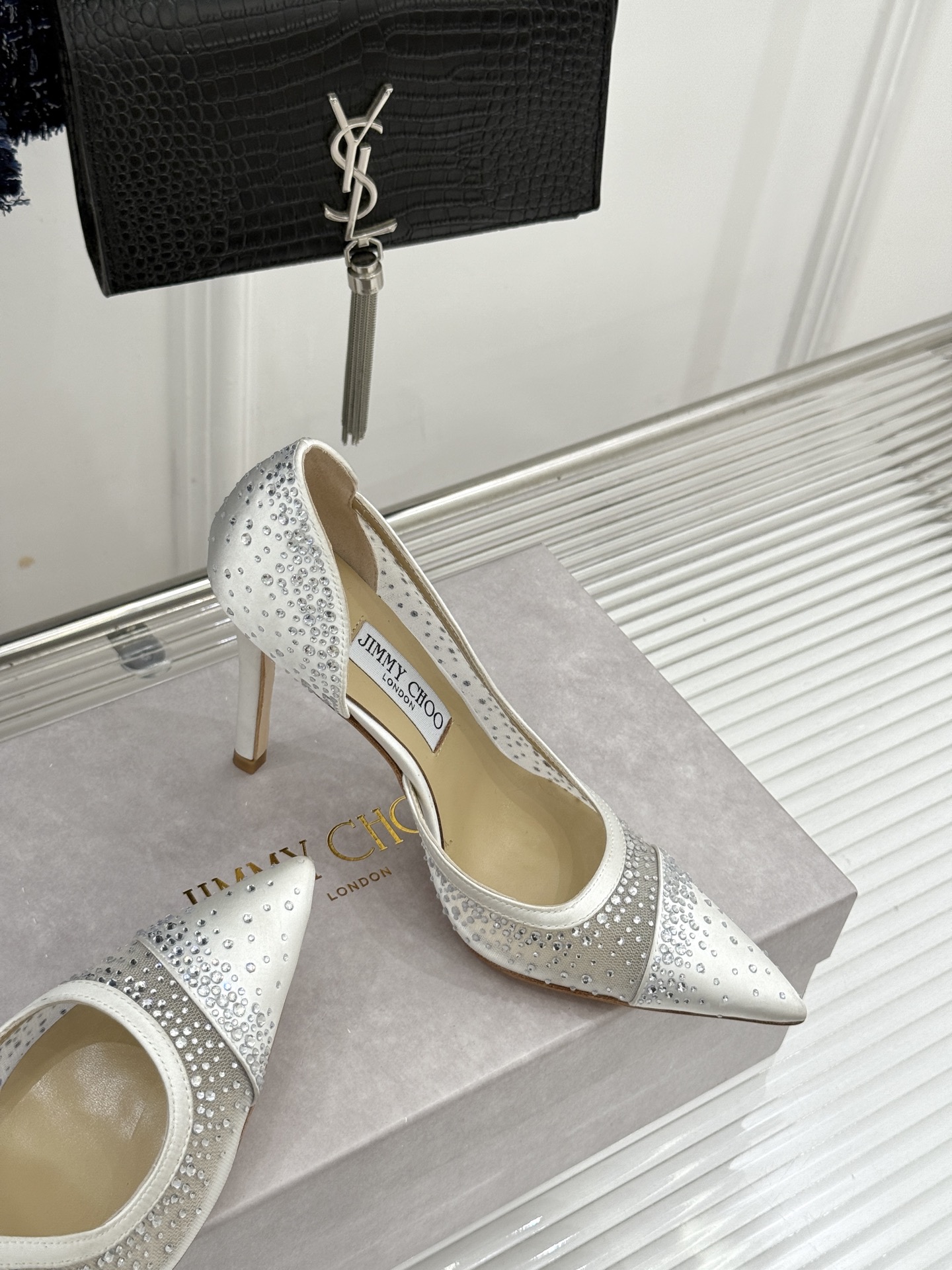 Jimmy Choo/吉米周26WF新品 网纱水钻侧空细跟高跟鞋婚鞋 网纱晕开柔雾感 水钻细碎闪着星光 侧空勾勒精致脚踝