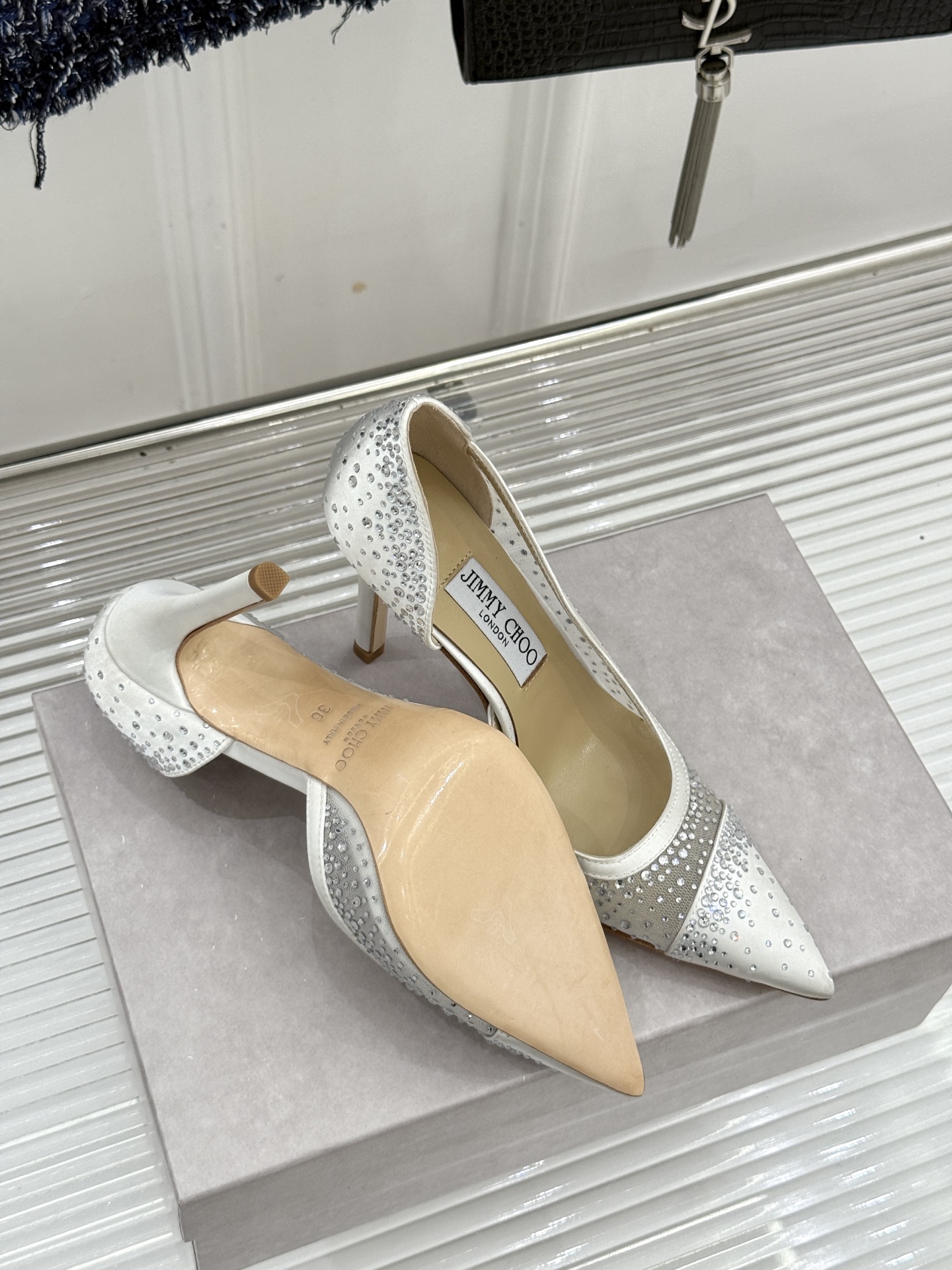 Jimmy Choo/吉米周26WF新品 网纱水钻侧空细跟高跟鞋婚鞋 网纱晕开柔雾感 水钻细碎闪着星光 侧空勾勒精致脚踝