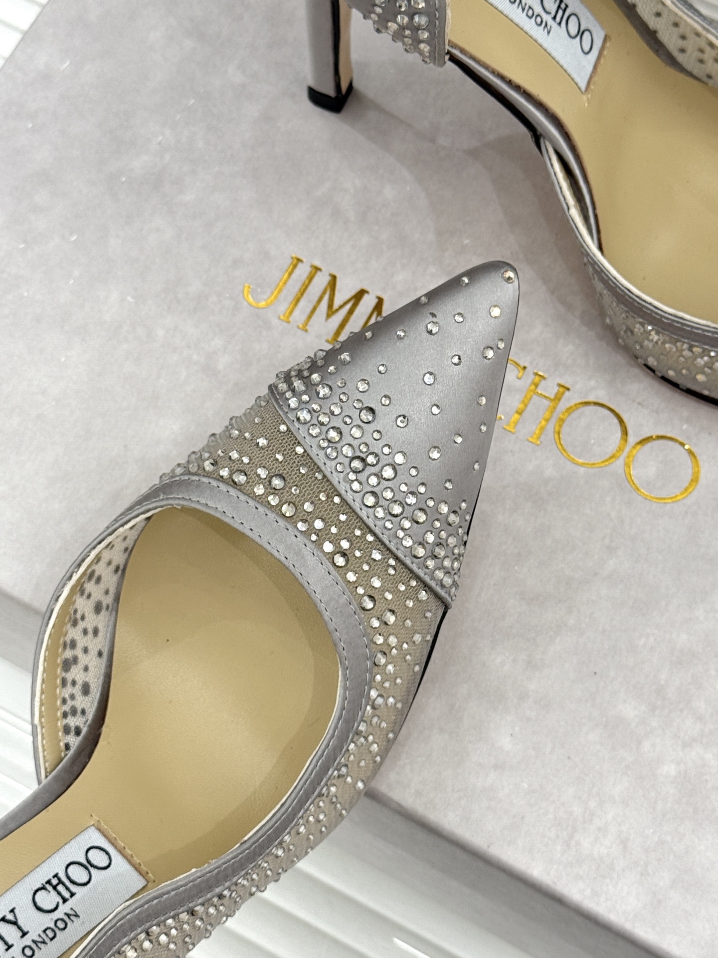 Jimmy Choo/吉米周26WF新品 网纱水钻侧空细跟高跟鞋婚鞋 网纱晕开柔雾感 水钻细碎闪着星光 侧空勾勒精致脚踝 Jimmy Choo/吉米周26WF新品 网纱水钻侧空细跟高跟鞋婚鞋 网纱晕开柔雾感 水钻细碎闪着星光 侧空勾勒精致脚踝