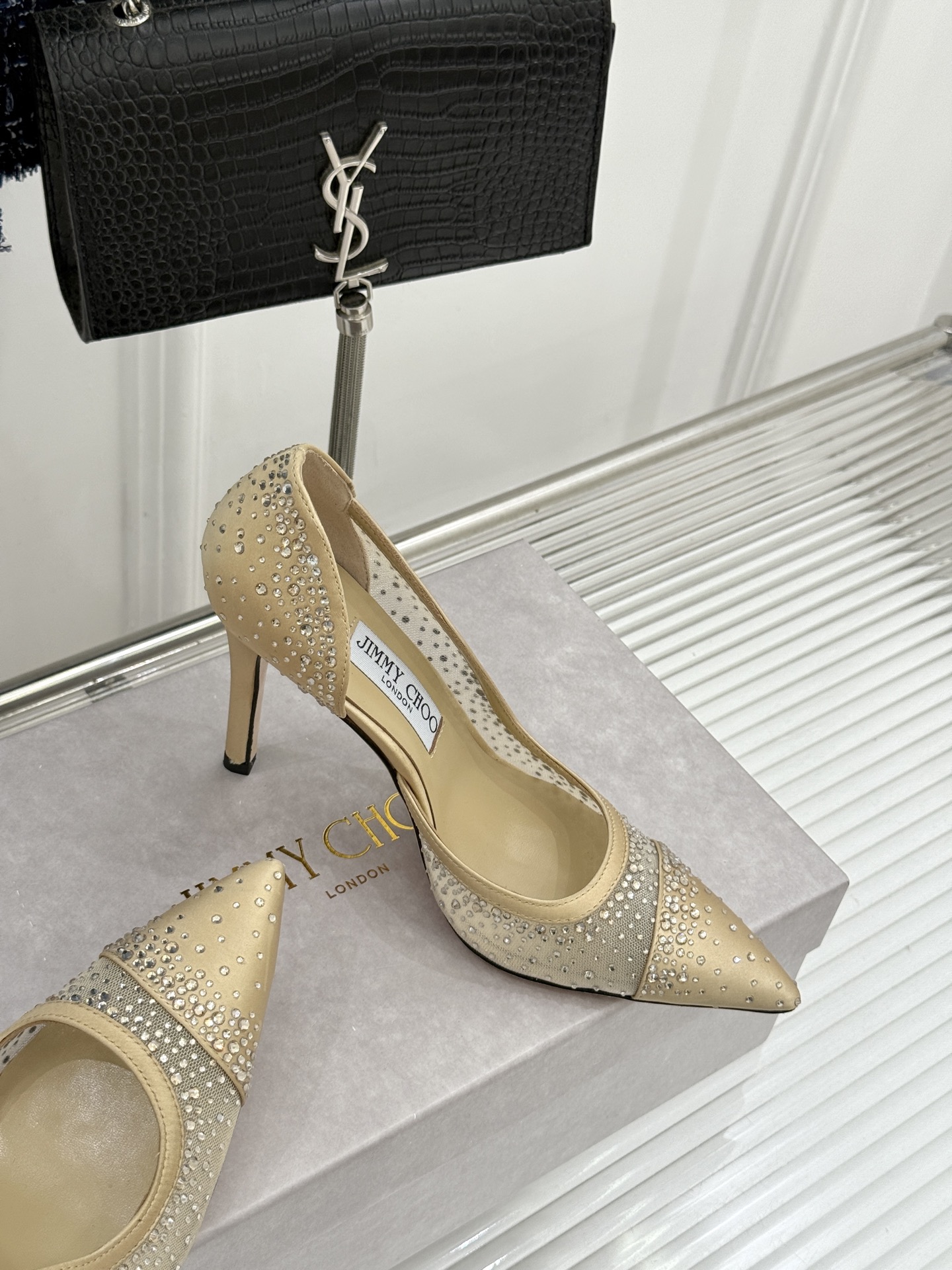 Jimmy Choo/吉米周26WF新品 网纱水钻侧空细跟高跟鞋婚鞋 网纱晕开柔雾感 水钻细碎闪着星光 侧空勾勒精致脚踝
