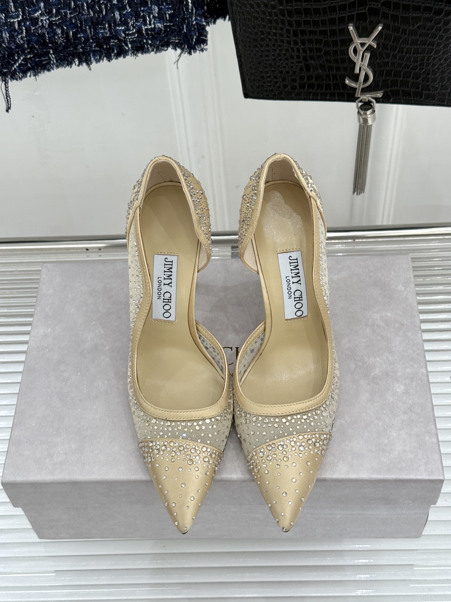 Jimmy Choo/吉米周26WF新品 网纱水钻侧空细跟高跟鞋婚鞋 网纱晕开柔雾感 水钻细碎闪着星光 侧空勾勒精致脚踝