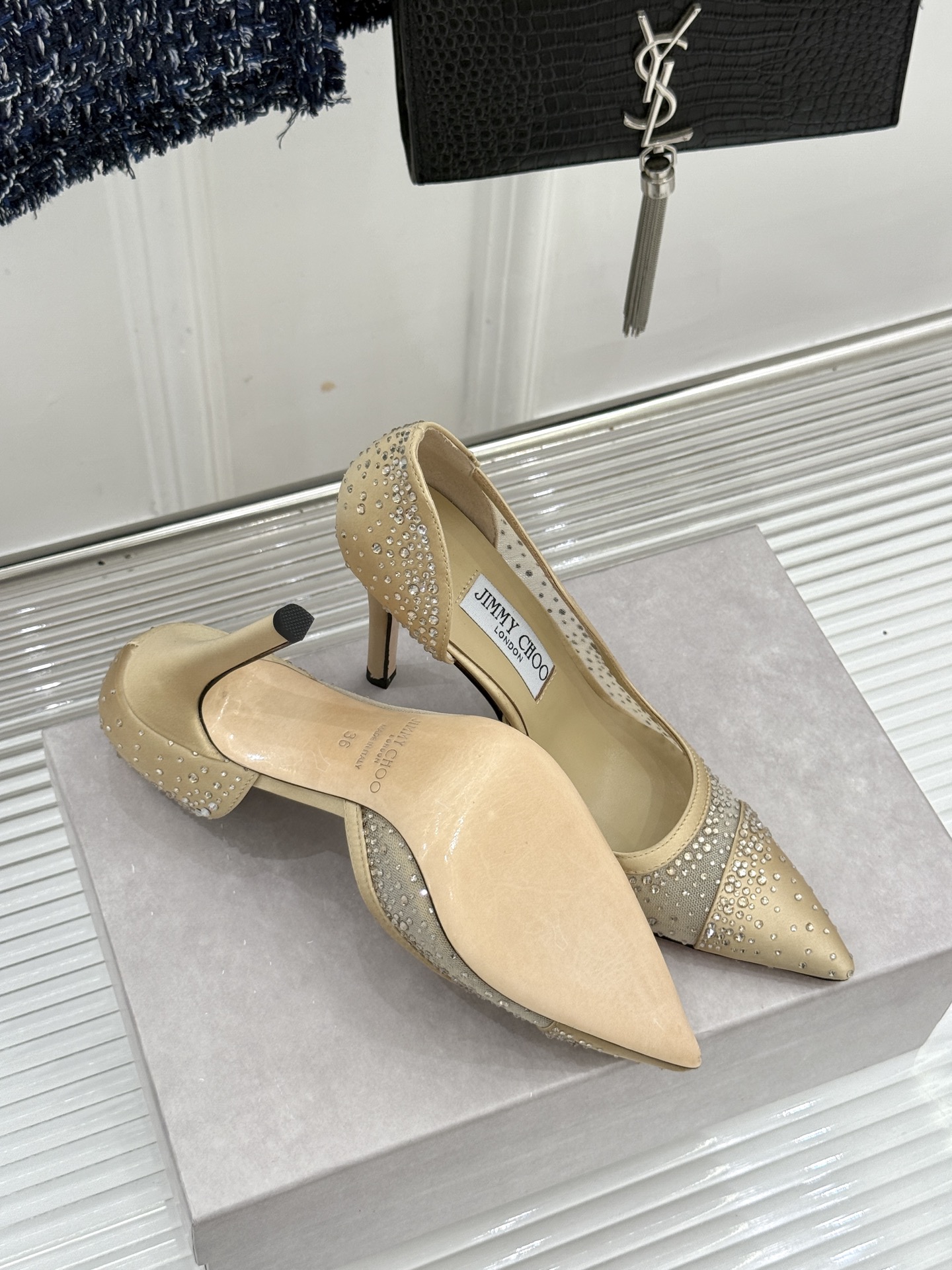 Jimmy Choo/吉米周26WF新品 网纱水钻侧空细跟高跟鞋婚鞋 网纱晕开柔雾感 水钻细碎闪着星光 侧空勾勒精致脚踝