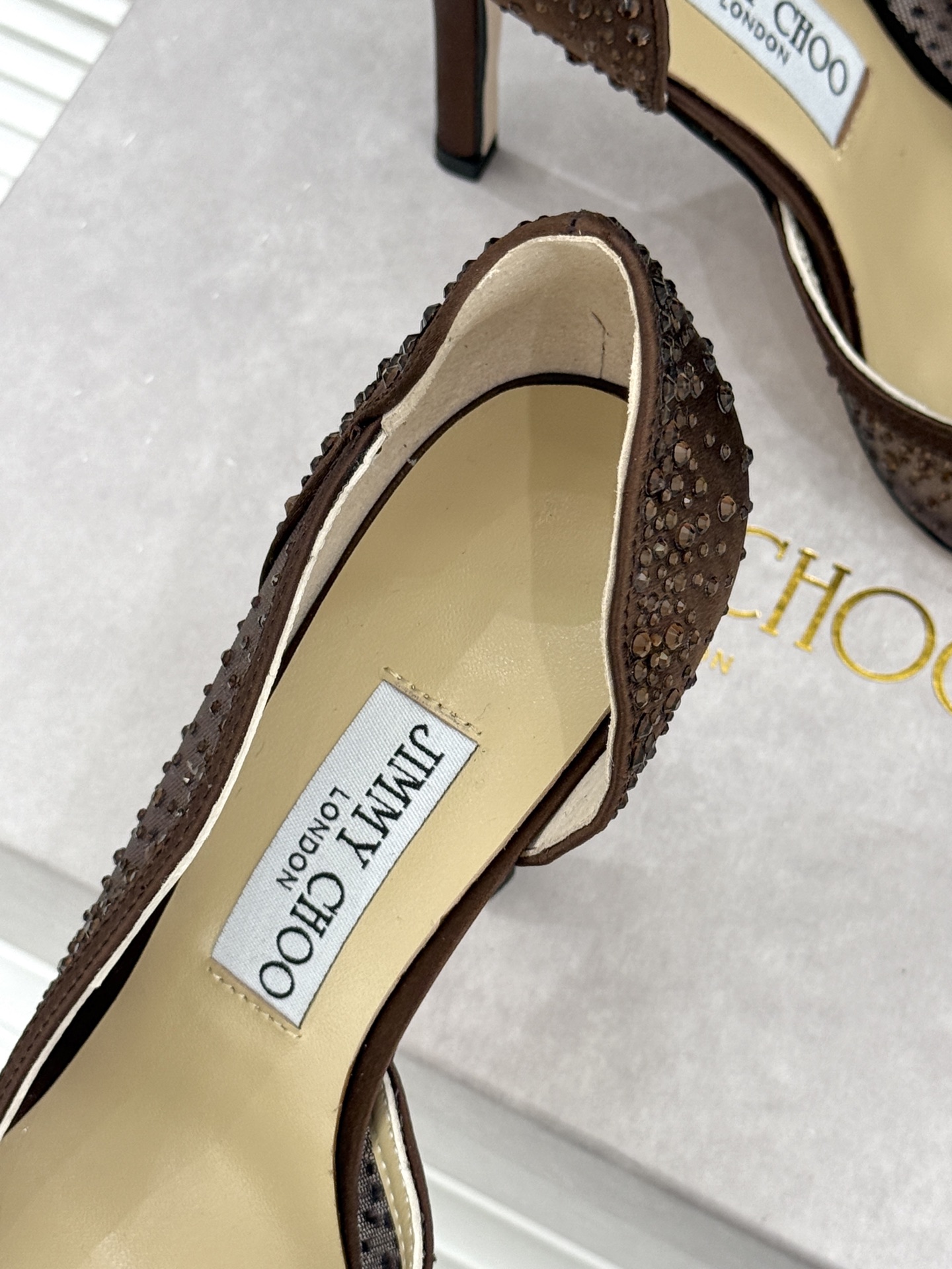 Jimmy Choo/吉米周26WF新品 网纱水钻侧空细跟高跟鞋婚鞋 网纱晕开柔雾感 水钻细碎闪着星光 侧空勾勒精致脚踝 Jimmy Choo/吉米周26WF新品 网纱水钻侧空细跟高跟鞋婚鞋 网纱晕开柔雾感 水钻细碎闪着星光 侧空勾勒精致脚踝