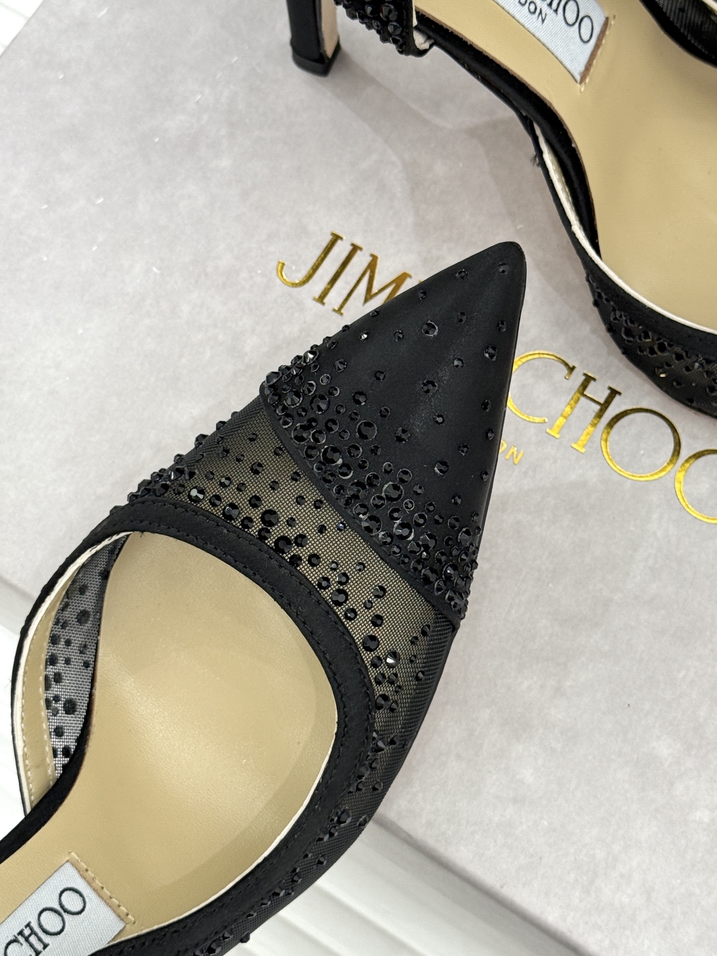 Jimmy Choo/吉米周26WF新品 网纱水钻侧空细跟高跟鞋婚鞋 网纱晕开柔雾感 水钻细碎闪着星光 侧空勾勒精致脚踝