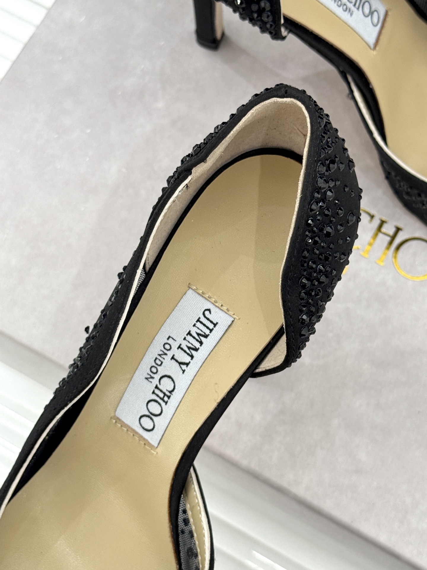 Jimmy Choo/吉米周26WF新品 网纱水钻侧空细跟高跟鞋婚鞋 网纱晕开柔雾感 水钻细碎闪着星光 侧空勾勒精致脚踝