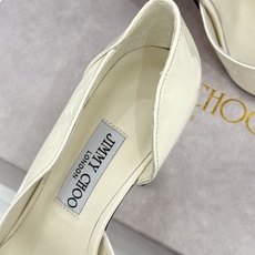 Jimmy Choo/吉米周26WF新品 漆皮尖头侧空细跟高跟鞋婚鞋 亮面漆皮泛着柔润光泽 尖头剪裁利落显腿长 侧空露肤 Jimmy Choo/吉米周26WF新品 漆皮尖头侧空细跟高跟鞋婚鞋 亮面漆皮泛着柔润光泽 尖头剪裁利落显腿长 侧空露肤