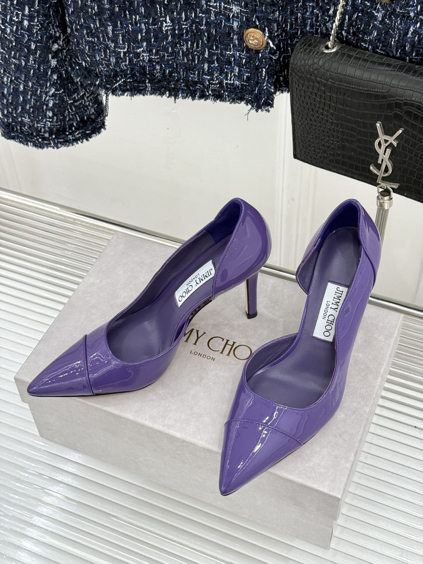 Jimmy Choo/吉米周26WF新品 漆皮尖头侧空细跟高跟鞋婚鞋 亮面漆皮泛着柔润光泽 尖头剪裁利落显腿长 侧空露肤 Jimmy Choo/吉米周26WF新品 漆皮尖头侧空细跟高跟鞋婚鞋 亮面漆皮泛着柔润光泽 尖头剪裁利落显腿长 侧空露肤