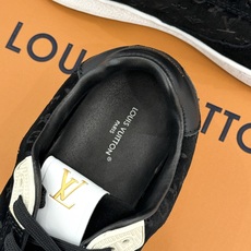 L*V驴家26WF新品老花 休闲运动鞋板鞋 经典Monogram老花覆面 厚底悄悄拉长腿部线条 牛皮拼接肌理细腻高级 鞋 L*V驴家26WF新品老花 休闲运动鞋板鞋 经典Monogram老花覆面 厚底悄悄拉长腿部线条 牛皮拼接肌理细腻高级 鞋
