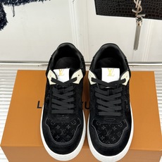 L*V驴家26WF新品老花 休闲运动鞋板鞋 经典Monogram老花覆面 厚底悄悄拉长腿部线条 牛皮拼接肌理细腻高级 鞋 L*V驴家26WF新品老花 休闲运动鞋板鞋 经典Monogram老花覆面 厚底悄悄拉长腿部线条 牛皮拼接肌理细腻高级 鞋