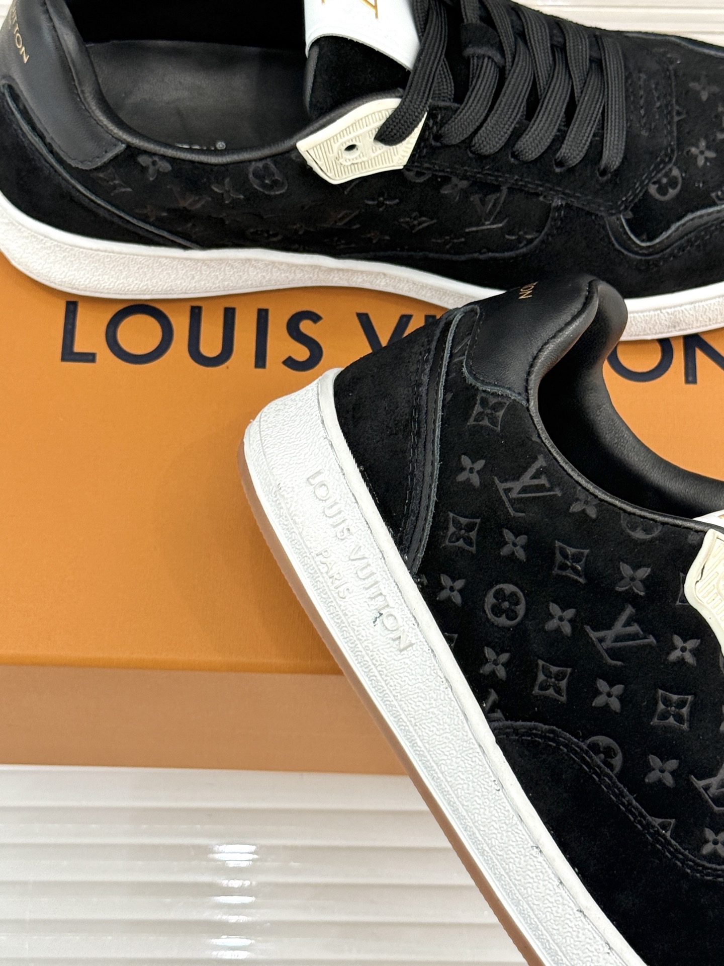 L*V驴家26WF新品老花 休闲运动鞋板鞋 经典Monogram老花覆面 厚底悄悄拉长腿部线条 牛皮拼接肌理细腻高级 鞋 L*V驴家26WF新品老花 休闲运动鞋板鞋 经典Monogram老花覆面 厚底悄悄拉长腿部线条 牛皮拼接肌理细腻高级 鞋