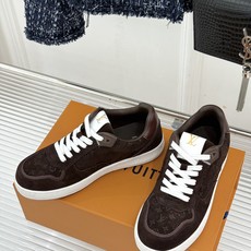 L*V驴家26WF新品老花 休闲运动鞋板鞋 经典Monogram老花覆面 厚底悄悄拉长腿部线条 牛皮拼接肌理细腻高级 鞋 L*V驴家26WF新品老花 休闲运动鞋板鞋 经典Monogram老花覆面 厚底悄悄拉长腿部线条 牛皮拼接肌理细腻高级 鞋