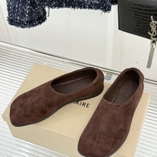 Lemaire 26WF新品极简复古 一脚蹬平底乐福鞋单鞋 斜方头剪裁利落显复古感 一脚蹬穿脱超省心 全皮内里透气又养脚 Lemaire 26WF新品极简复古 一脚蹬平底乐福鞋单鞋 斜方头剪裁利落显复古感 一脚蹬穿脱超省心 全皮内里透气又养脚