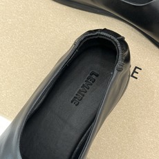 Lemaire 26WF新品极简复古 一脚蹬平底乐福鞋单鞋 斜方头剪裁利落显复古感 一脚蹬穿脱超省心 全皮内里透气又养脚 Lemaire 26WF新品极简复古 一脚蹬平底乐福鞋单鞋 斜方头剪裁利落显复古感 一脚蹬穿脱超省心 全皮内里透气又养脚