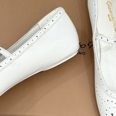 Gianvito Rossi 26WF新品 一字扣雕花芭蕾玛丽珍鞋 雕花鞋面晕开复古柔光 一字扣勾勒脚背线条 芭蕾鞋型自 Gianvito Rossi 26WF新品 一字扣雕花芭蕾玛丽珍鞋 雕花鞋面晕开复古柔光 一字扣勾勒脚背线条 芭蕾鞋型自