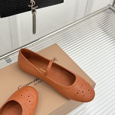 Gianvito Rossi 26WF新品 一字扣雕花芭蕾玛丽珍鞋 雕花鞋面晕开复古柔光 一字扣勾勒脚背线条 芭蕾鞋型自 Gianvito Rossi 26WF新品 一字扣雕花芭蕾玛丽珍鞋 雕花鞋面晕开复古柔光 一字扣勾勒脚背线条 芭蕾鞋型自
