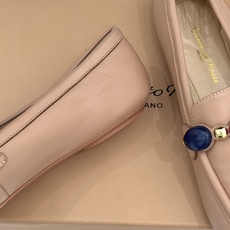 Gianvito Rossi 26WF新品 手工彩珠平底乐福鞋 手工彩珠缀出细碎柔光 麂皮鞋面自带柔雾肌理 平底软弹久走 Gianvito Rossi 26WF新品 手工彩珠平底乐福鞋 手工彩珠缀出细碎柔光 麂皮鞋面自带柔雾肌理 平底软弹久走