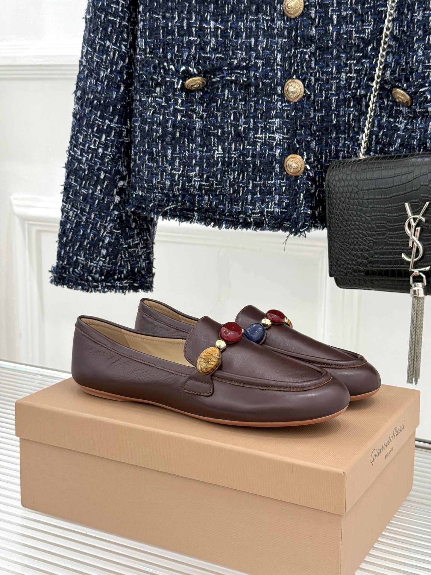 Gianvito Rossi 26WF新品 手工彩珠平底乐福鞋 手工彩珠缀出细碎柔光 麂皮鞋面自带柔雾肌理 平底软弹久走