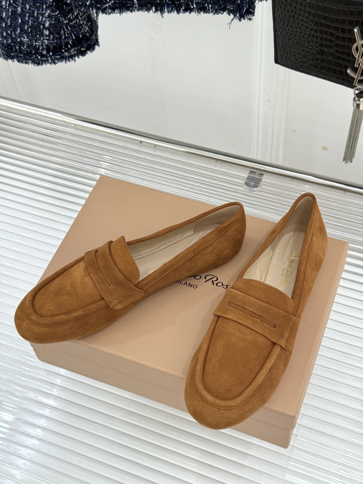 Gianvito Rossi 26WF新品 麂皮复古平底乐福鞋 麂皮复古自带高级肌理 平底软弹久走不累 一脚蹬穿脱超省心 Gianvito Rossi 26WF新品 麂皮复古平底乐福鞋 麂皮复古自带高级肌理 平底软弹久走不累 一脚蹬穿脱超省心