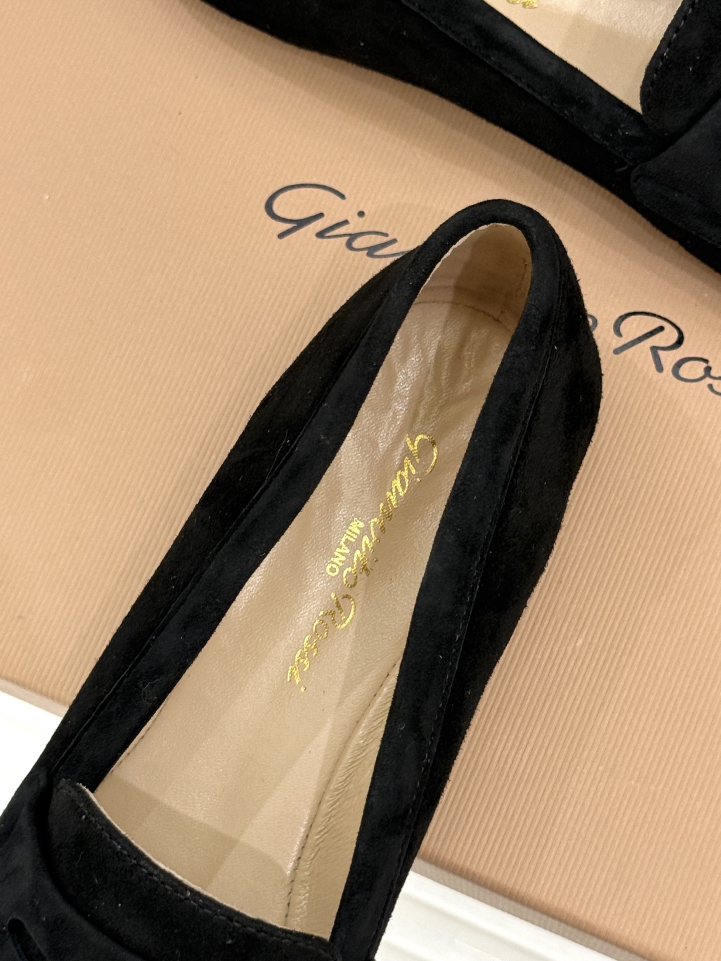 Gianvito Rossi 26WF新品 麂皮复古平底乐福鞋 麂皮复古自带高级肌理 平底软弹久走不累 一脚蹬穿脱超省心 Gianvito Rossi 26WF新品 麂皮复古平底乐福鞋 麂皮复古自带高级肌理 平底软弹久走不累 一脚蹬穿脱超省心