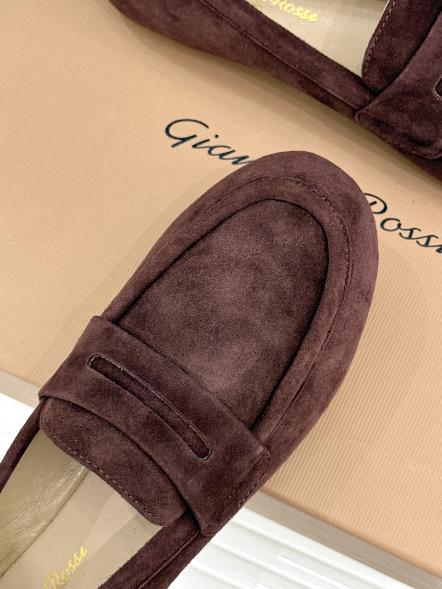 Gianvito Rossi 26WF新品 麂皮复古平底乐福鞋 麂皮复古自带高级肌理 平底软弹久走不累 一脚蹬穿脱超省心 Gianvito Rossi 26WF新品 麂皮复古平底乐福鞋 麂皮复古自带高级肌理 平底软弹久走不累 一脚蹬穿脱超省心
