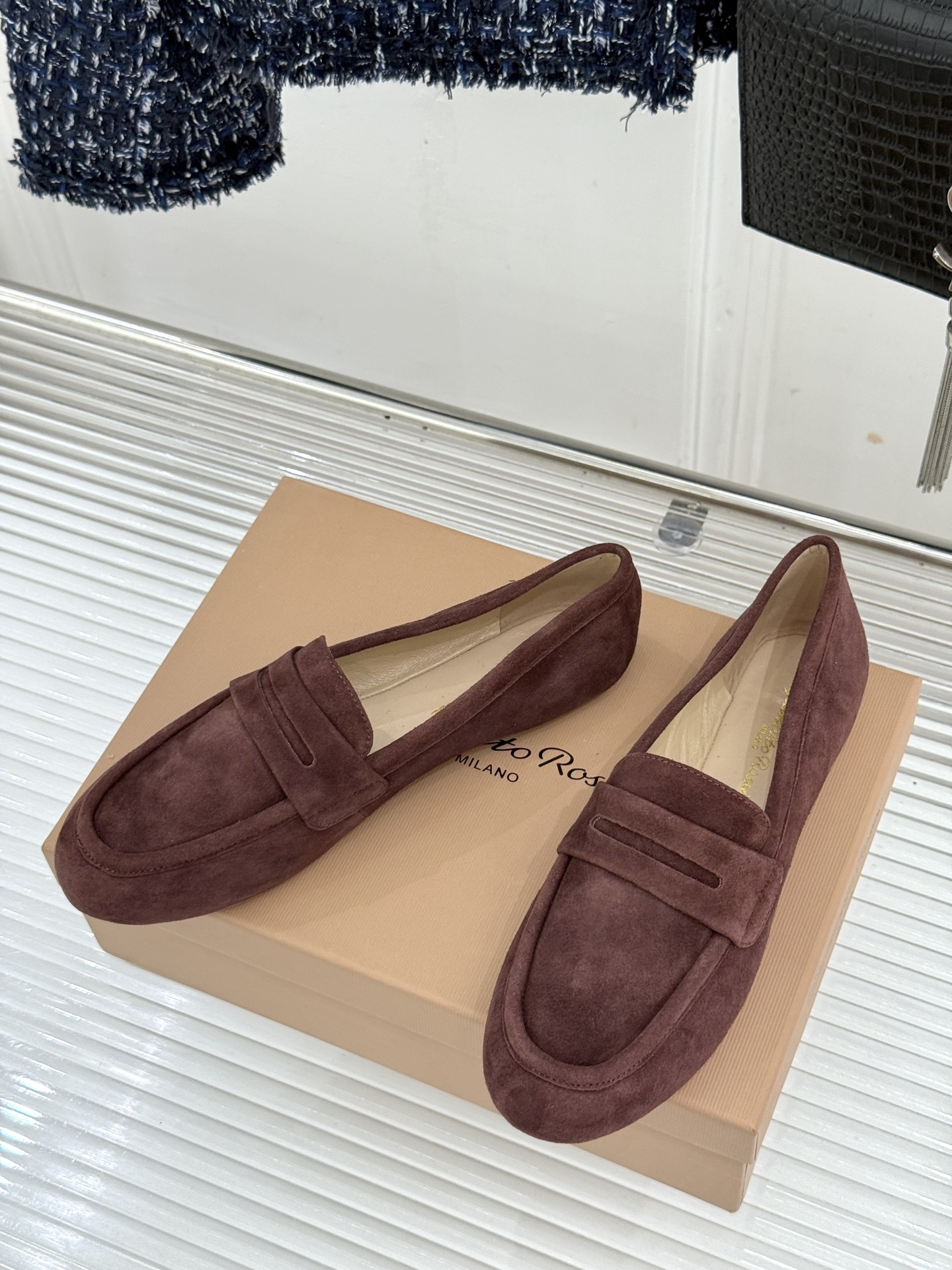 Gianvito Rossi 26WF新品 麂皮复古平底乐福鞋 麂皮复古自带高级肌理 平底软弹久走不累 一脚蹬穿脱超省心 Gianvito Rossi 26WF新品 麂皮复古平底乐福鞋 麂皮复古自带高级肌理 平底软弹久走不累 一脚蹬穿脱超省心