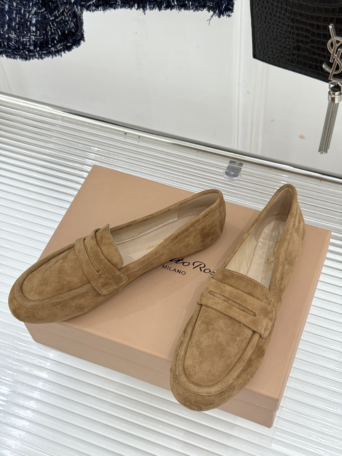Gianvito Rossi 26WF新品 麂皮复古平底乐福鞋 麂皮复古自带高级肌理 平底软弹久走不累 一脚蹬穿脱超省心 Gianvito Rossi 26WF新品 麂皮复古平底乐福鞋 麂皮复古自带高级肌理 平底软弹久走不累 一脚蹬穿脱超省心