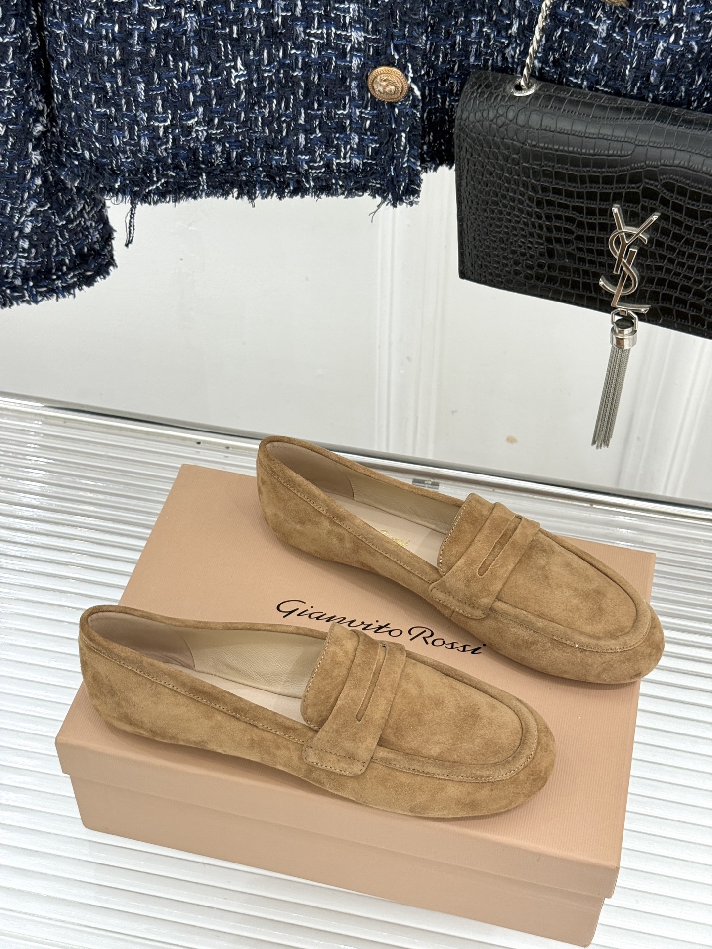 Gianvito Rossi 26WF新品 麂皮复古平底乐福鞋 麂皮复古自带高级肌理 平底软弹久走不累 一脚蹬穿脱超省心 Gianvito Rossi 26WF新品 麂皮复古平底乐福鞋 麂皮复古自带高级肌理 平底软弹久走不累 一脚蹬穿脱超省心
