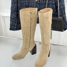 Hermès/爱马仕26WF新品极简 复古粗跟长靴 极简方头裁出利落线条 粗跟稳当悄悄拉高比例 头层小牛皮肌理细腻柔润 Hermès/爱马仕26WF新品极简 复古粗跟长靴 极简方头裁出利落线条 粗跟稳当悄悄拉高比例 头层小牛皮肌理细腻柔润