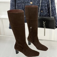 Hermès/爱马仕26WF新品极简 方头复古粗跟长靴 极简方头裁出利落线条 粗跟稳当悄悄拉高比例 头层小牛皮肌理细腻柔 Hermès/爱马仕26WF新品极简 方头复古粗跟长靴 极简方头裁出利落线条 粗跟稳当悄悄拉高比例 头层小牛皮肌理细腻柔