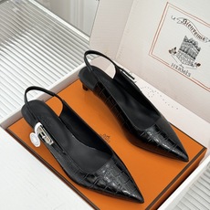 顶版 Hermès/爱马仕经典Kelly扣 鳄鱼纹后空猫跟凉鞋 鳄鱼纹压出哑光质感 经典Kelly扣锁着马术基因 后空剪 顶版 Hermès/爱马仕经典Kelly扣 鳄鱼纹后空猫跟凉鞋 鳄鱼纹压出哑光质感 经典Kelly扣锁着马术基因 后空剪