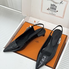 顶版 Hermès/爱马仕经典Kelly扣 鳄鱼纹后空猫跟凉鞋 鳄鱼纹压出哑光质感 经典Kelly扣锁着马术基因 后空剪 顶版 Hermès/爱马仕经典Kelly扣 鳄鱼纹后空猫跟凉鞋 鳄鱼纹压出哑光质感 经典Kelly扣锁着马术基因 后空剪