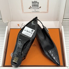 顶版 Hermès/爱马仕经典Kelly扣 鳄鱼纹后空猫跟凉鞋 鳄鱼纹压出哑光质感 经典Kelly扣锁着马术基因 后空剪 顶版 Hermès/爱马仕经典Kelly扣 鳄鱼纹后空猫跟凉鞋 鳄鱼纹压出哑光质感 经典Kelly扣锁着马术基因 后空剪