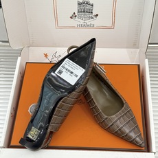 顶版 Hermès/爱马仕经典Kelly扣 鳄鱼纹后空猫跟凉鞋 鳄鱼纹压出哑光质感 经典Kelly扣锁着马术基因 后空剪 顶版 Hermès/爱马仕经典Kelly扣 鳄鱼纹后空猫跟凉鞋 鳄鱼纹压出哑光质感 经典Kelly扣锁着马术基因 后空剪
