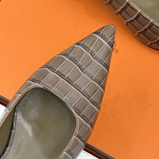顶版 Hermès/爱马仕经典Kelly扣 鳄鱼纹后空猫跟凉鞋 鳄鱼纹压出哑光质感 经典Kelly扣锁着马术基因 后空剪 顶版 Hermès/爱马仕经典Kelly扣 鳄鱼纹后空猫跟凉鞋 鳄鱼纹压出哑光质感 经典Kelly扣锁着马术基因 后空剪
