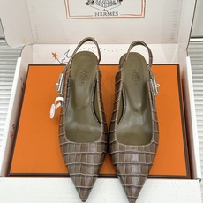 顶版 Hermès/爱马仕经典Kelly扣 鳄鱼纹后空猫跟凉鞋 鳄鱼纹压出哑光质感 经典Kelly扣锁着马术基因 后空剪 顶版 Hermès/爱马仕经典Kelly扣 鳄鱼纹后空猫跟凉鞋 鳄鱼纹压出哑光质感 经典Kelly扣锁着马术基因 后空剪