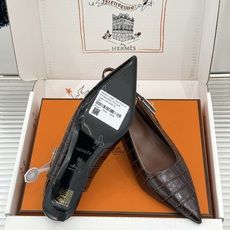 顶版 Hermès/爱马仕经典Kelly扣 鳄鱼纹后空猫跟凉鞋 鳄鱼纹压出哑光质感 经典Kelly扣锁着马术基因 后空剪 顶版 Hermès/爱马仕经典Kelly扣 鳄鱼纹后空猫跟凉鞋 鳄鱼纹压出哑光质感 经典Kelly扣锁着马术基因 后空剪