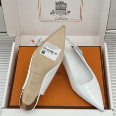 顶版 Hermès/爱马仕经典Kelly扣 鳄鱼纹后空猫跟凉鞋 鳄鱼纹压出哑光质感 经典Kelly扣锁着马术基因 后空剪 顶版 Hermès/爱马仕经典Kelly扣 鳄鱼纹后空猫跟凉鞋 鳄鱼纹压出哑光质感 经典Kelly扣锁着马术基因 后空剪