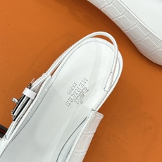 顶版 Hermès/爱马仕经典Kelly扣 鳄鱼纹后空猫跟凉鞋 鳄鱼纹压出哑光质感 经典Kelly扣锁着马术基因 后空剪 顶版 Hermès/爱马仕经典Kelly扣 鳄鱼纹后空猫跟凉鞋 鳄鱼纹压出哑光质感 经典Kelly扣锁着马术基因 后空剪