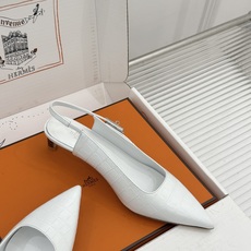 顶版 Hermès/爱马仕经典Kelly扣 鳄鱼纹后空猫跟凉鞋 鳄鱼纹压出哑光质感 经典Kelly扣锁着马术基因 后空剪 顶版 Hermès/爱马仕经典Kelly扣 鳄鱼纹后空猫跟凉鞋 鳄鱼纹压出哑光质感 经典Kelly扣锁着马术基因 后空剪