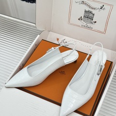 顶版 Hermès/爱马仕经典Kelly扣 鳄鱼纹后空猫跟凉鞋 鳄鱼纹压出哑光质感 经典Kelly扣锁着马术基因 后空剪 顶版 Hermès/爱马仕经典Kelly扣 鳄鱼纹后空猫跟凉鞋 鳄鱼纹压出哑光质感 经典Kelly扣锁着马术基因 后空剪