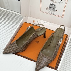 顶版 Hermès/爱马仕经典Kelly扣 鳄鱼纹后空猫跟凉鞋 鳄鱼纹压出哑光质感 经典Kelly扣锁着马术基因 后空剪 顶版 Hermès/爱马仕经典Kelly扣 鳄鱼纹后空猫跟凉鞋 鳄鱼纹压出哑光质感 经典Kelly扣锁着马术基因 后空剪