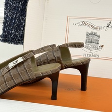 顶版 Hermès/爱马仕经典Kelly扣 鳄鱼纹后空猫跟凉鞋 鳄鱼纹压出哑光质感 经典Kelly扣锁着马术基因 后空剪 顶版 Hermès/爱马仕经典Kelly扣 鳄鱼纹后空猫跟凉鞋 鳄鱼纹压出哑光质感 经典Kelly扣锁着马术基因 后空剪